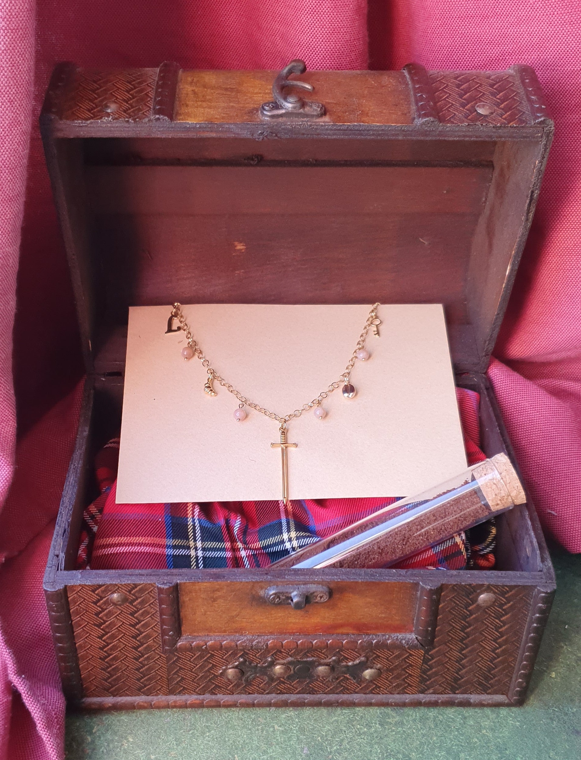 Collier à breloques Viv en pierre de soleil - Légendes & Lattes