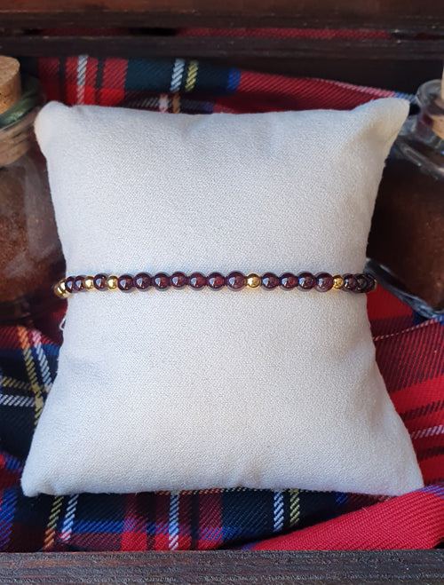 Bracelet Found Family en grenat – Légendes & Lattes