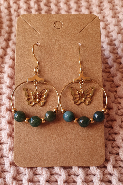 Boucles d'oreilles L'envol en agate mousse avec pendant papillon en acier inoxydable doré